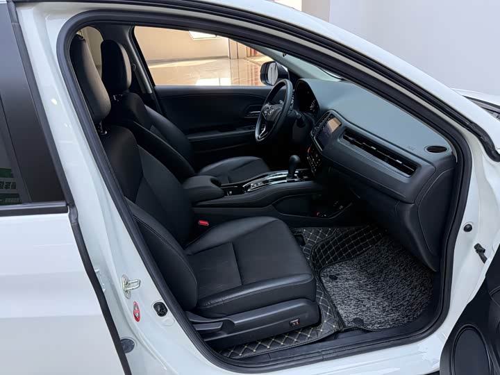 Фото 19 - Honda Vezel