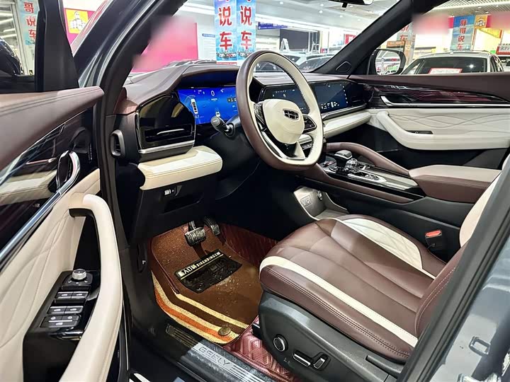 Фото 13 - Geely Monjaro