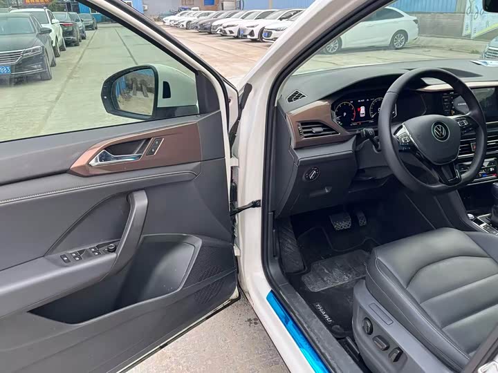 Фото 2 - Volkswagen Tharu