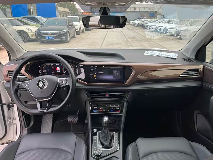 Фото 3 - Volkswagen Tharu