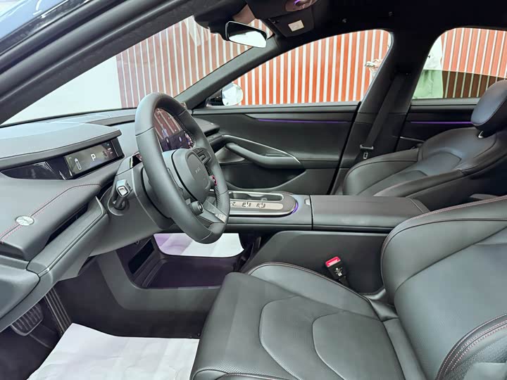 Фото 14 - Xiaomi SU7