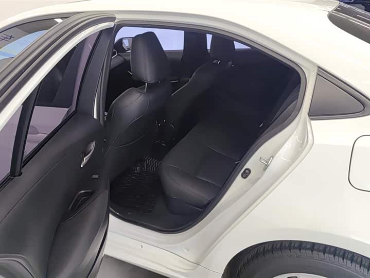 Фото 10 - Toyota Corolla