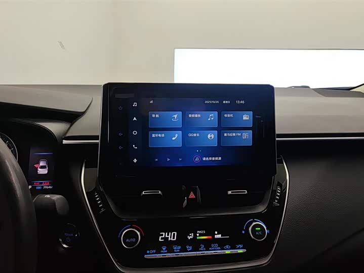 Фото 12 - Toyota Corolla