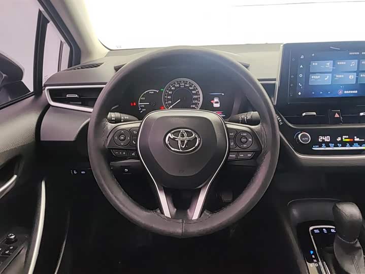 Фото 14 - Toyota Corolla