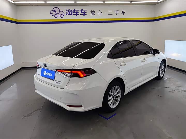 Фото 2 - Toyota Corolla