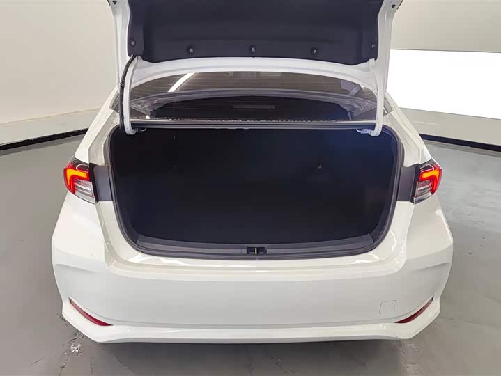 Фото 3 - Toyota Corolla