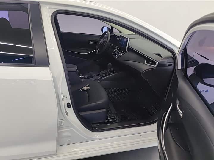 Фото 7 - Toyota Corolla