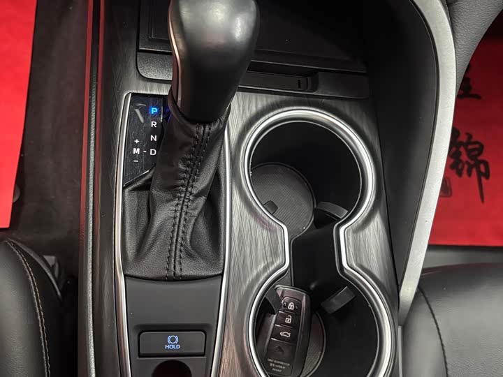 Фото 14 - Toyota Camry