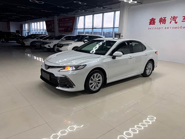 Фото 2 - Toyota Camry