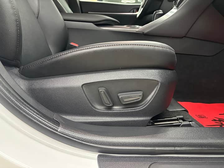 Фото 20 - Toyota Camry