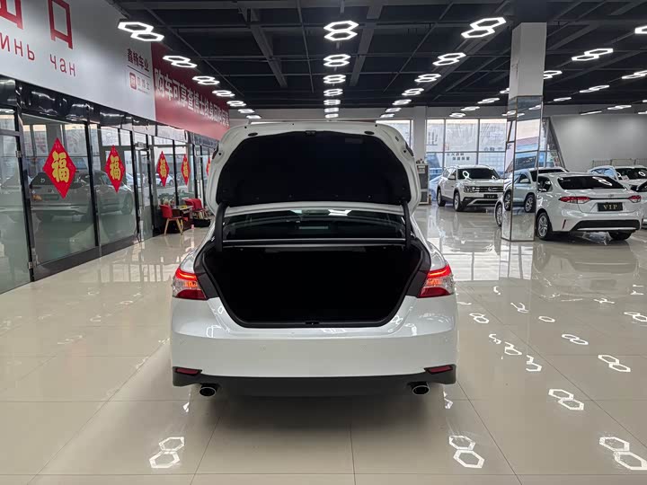 Фото 22 - Toyota Camry