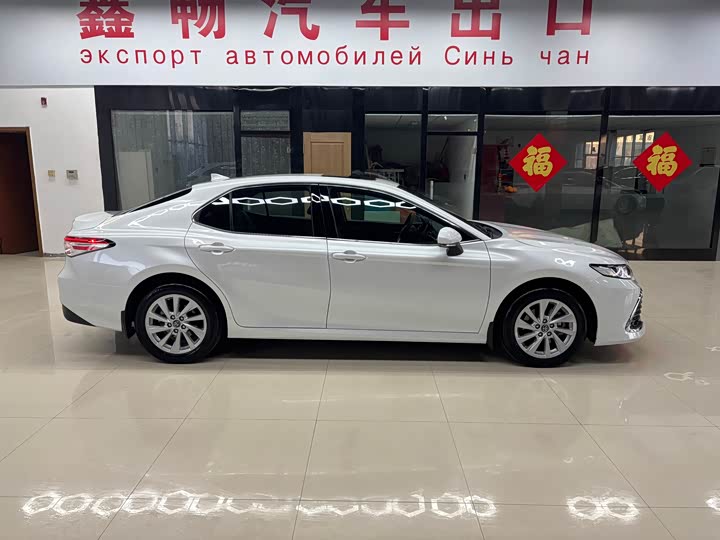 Фото 26 - Toyota Camry