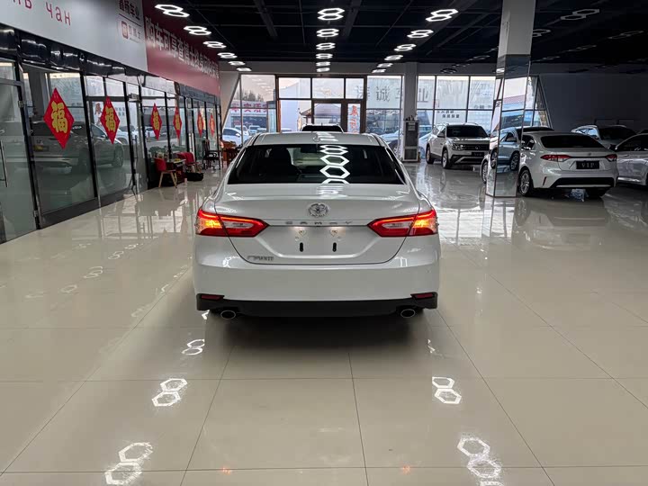 Фото 28 - Toyota Camry