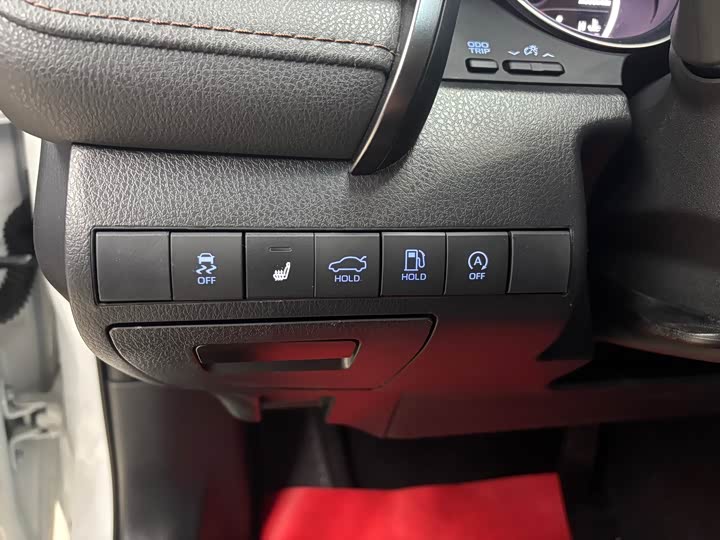 Фото 32 - Toyota Camry