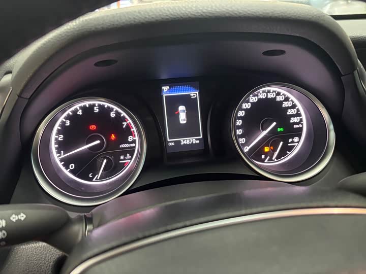 Фото 34 - Toyota Camry