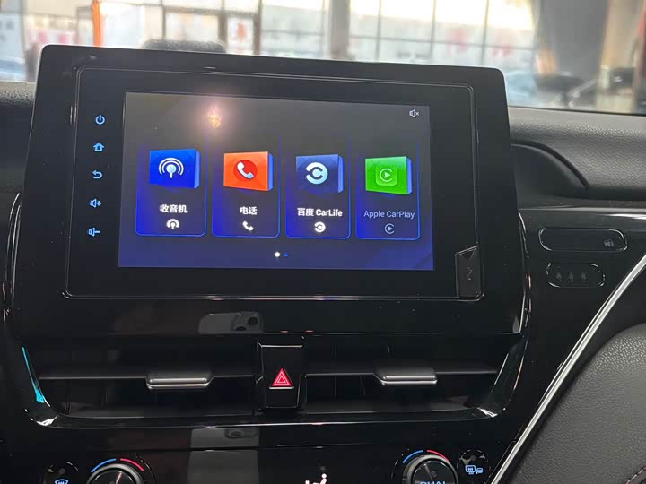 Фото 35 - Toyota Camry