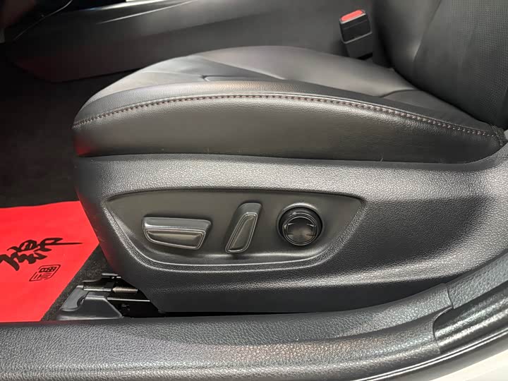 Фото 37 - Toyota Camry