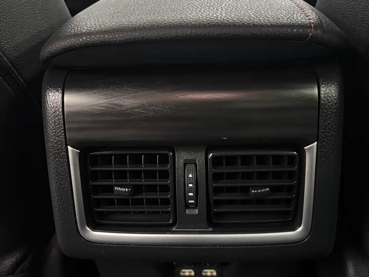 Фото 39 - Toyota Camry