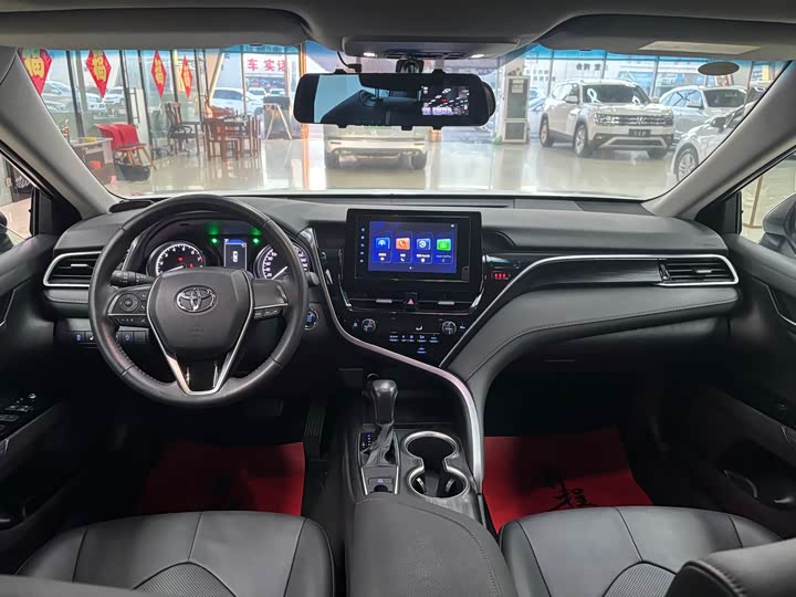 Фото 40 - Toyota Camry