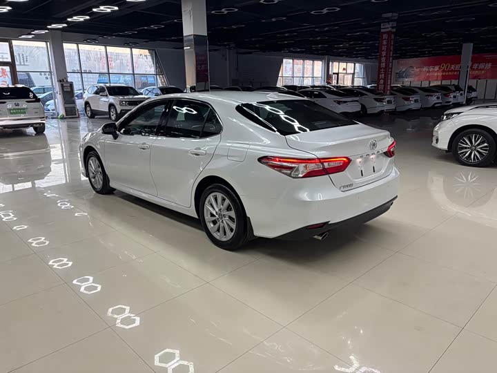 Фото 7 - Toyota Camry