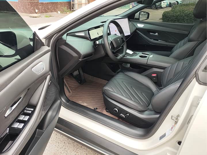 Фото 9 - Changan Deepal SL03