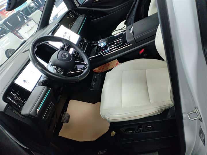 Фото 15 - GAC Trumpchi M8