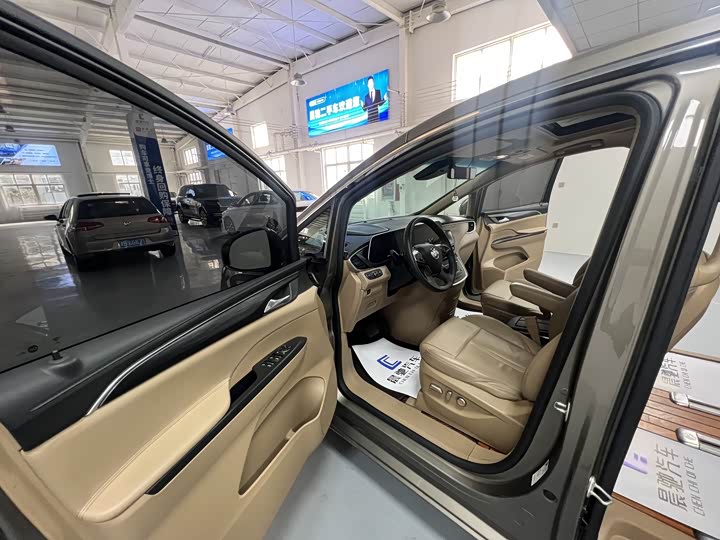 Фото 11 - Buick GL8 ES