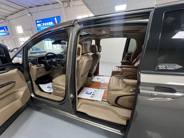 Фото 12 - Buick GL8 ES