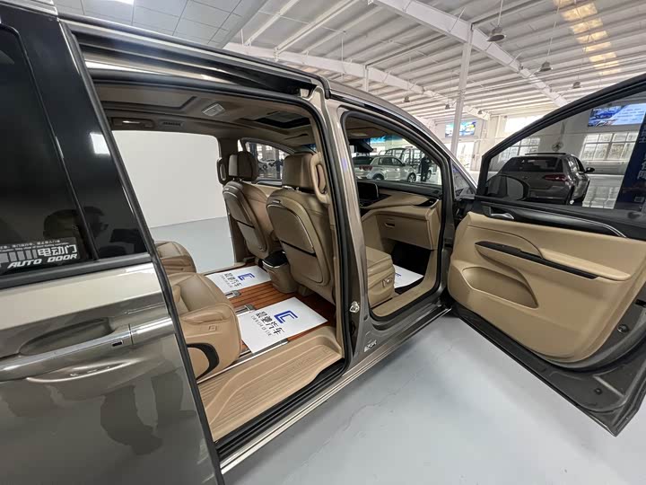 Фото 14 - Buick GL8 ES