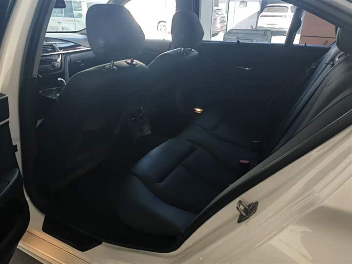 Фото 12 - Toyota Granvia