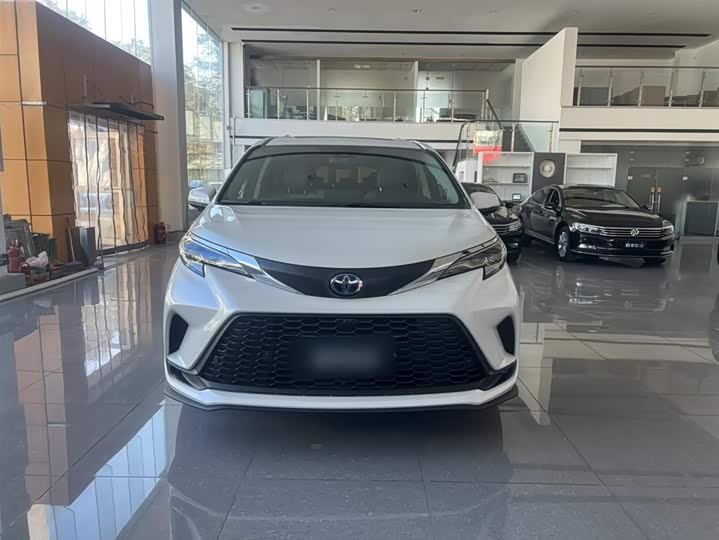 Фото 3 - Toyota Granvia