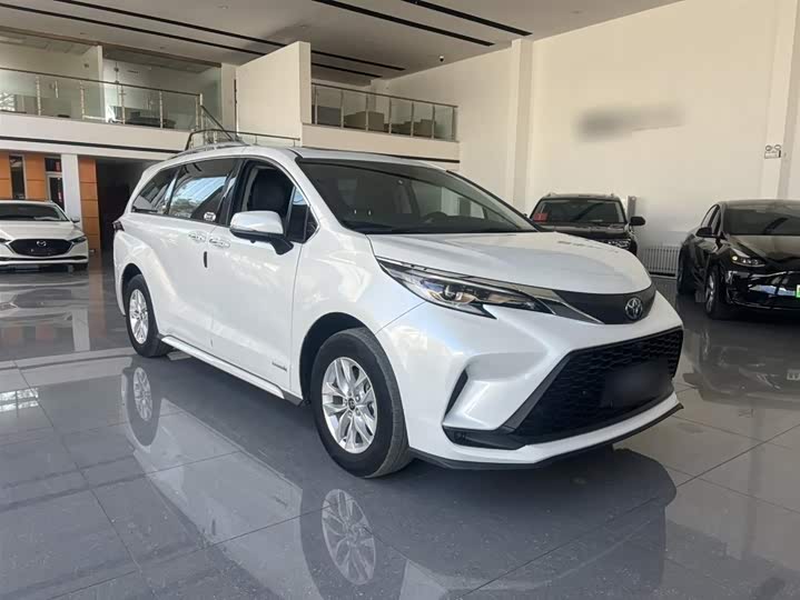 Фото 4 - Toyota Granvia