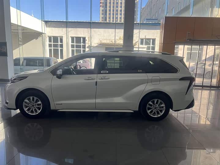 Фото 5 - Toyota Granvia