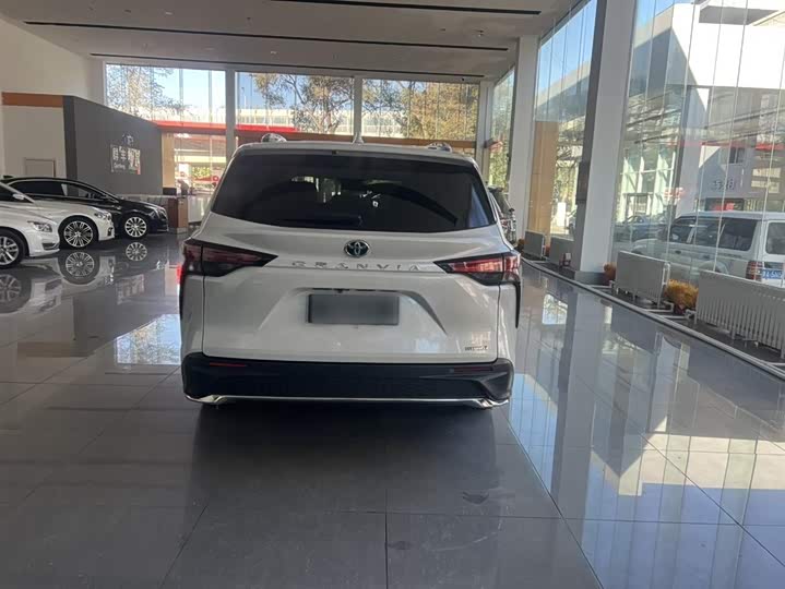 Фото 6 - Toyota Granvia