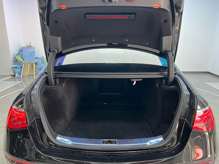 Фото 23 - Mercedes-Benz S-Class