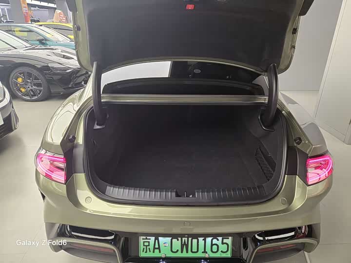 Фото 10 - Xiaomi SU7