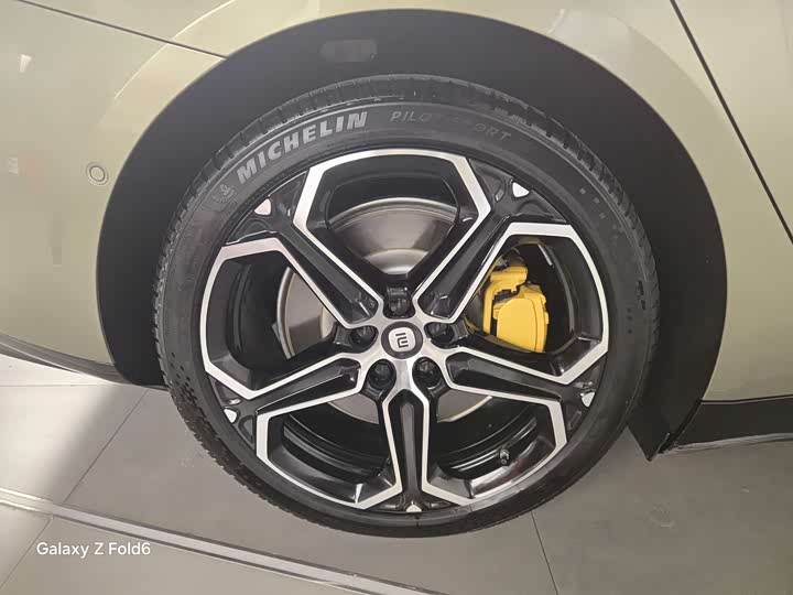 Фото 4 - Xiaomi SU7