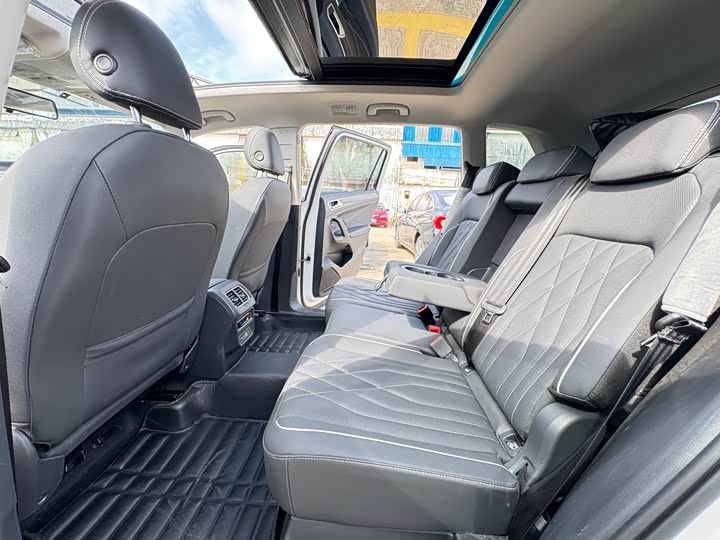 Фото 12 - Volkswagen Tiguan L Pro