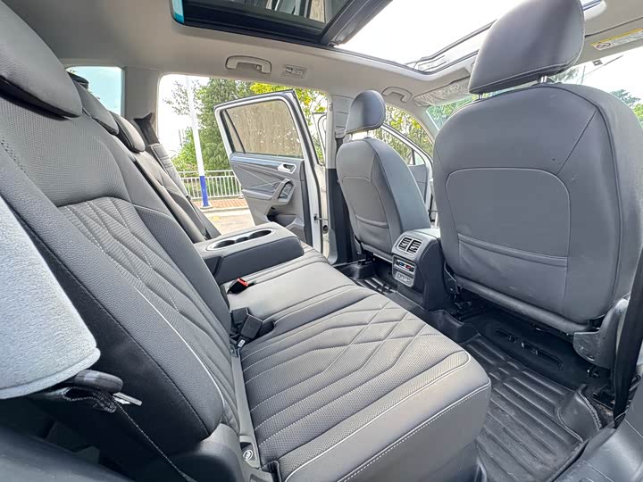 Фото 14 - Volkswagen Tiguan L Pro