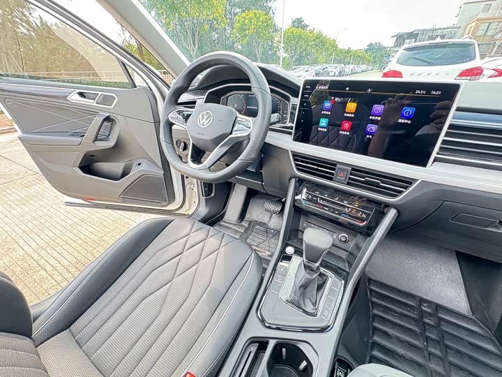 Фото 9 - Volkswagen Tiguan L Pro