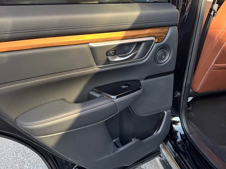 Фото 10 - Honda CR-V