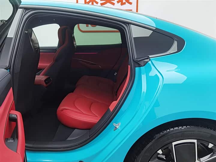 Фото 15 - Xiaomi SU7