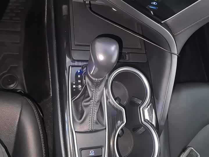 Фото 16 - Toyota Camry