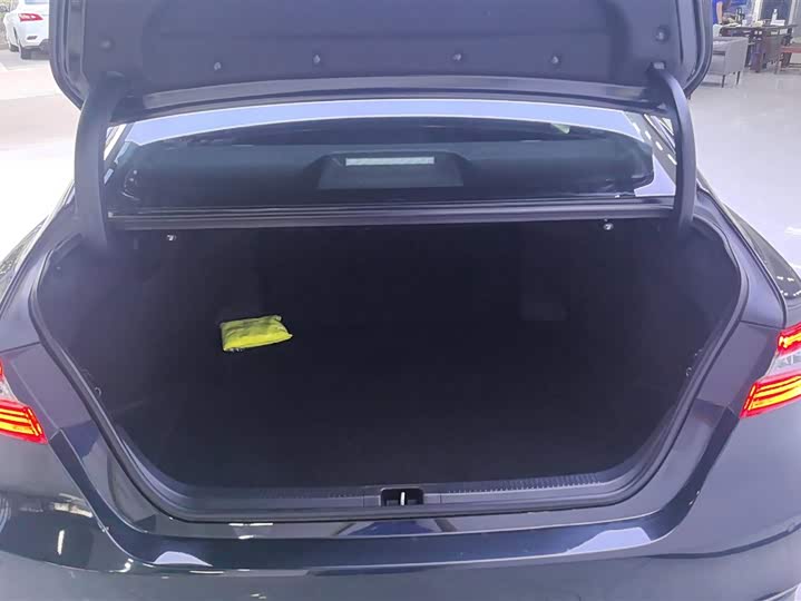 Фото 4 - Toyota Camry