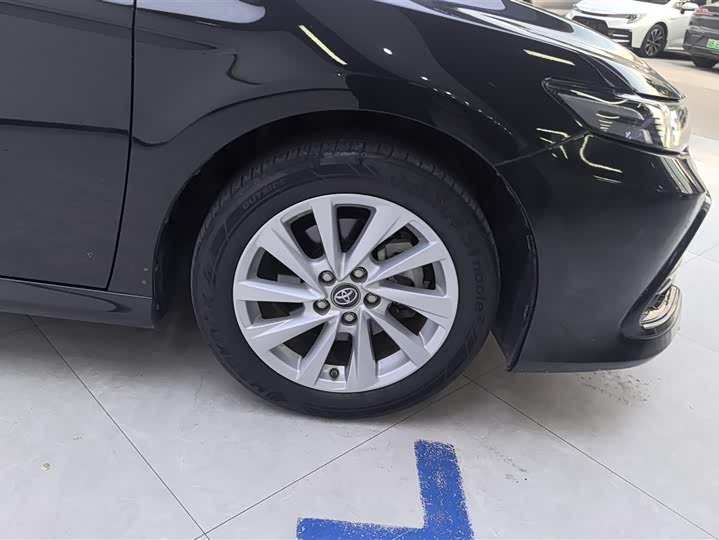 Фото 6 - Toyota Camry