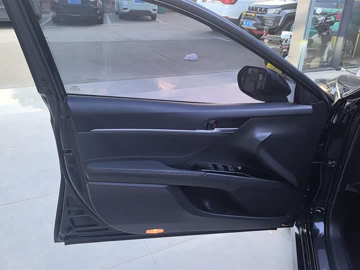 Фото 7 - Toyota Camry