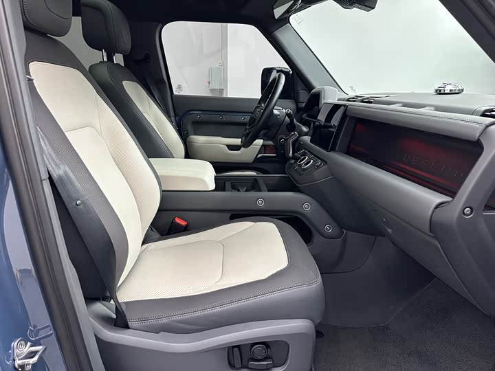 Фото 16 - Land Rover Defender