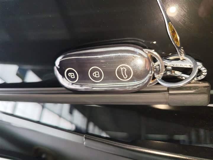 Фото 12 - LiXiang L8