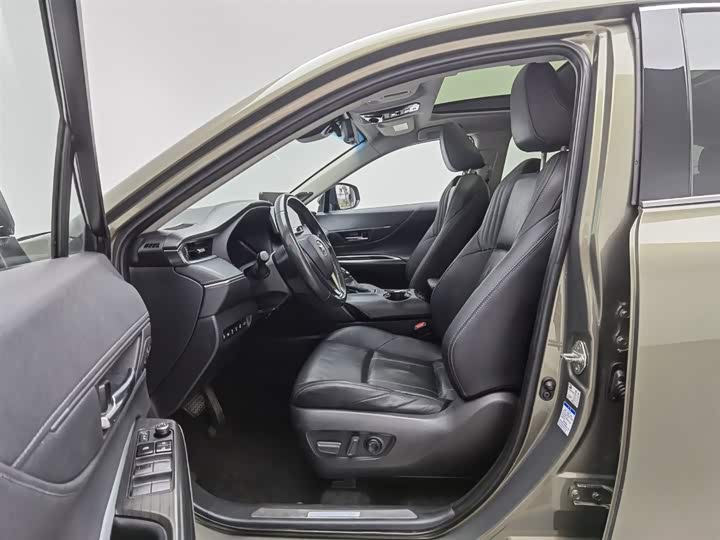 Фото 10 - Toyota Harrier