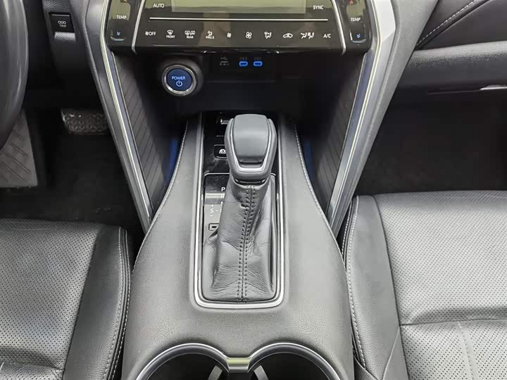 Фото 13 - Toyota Harrier